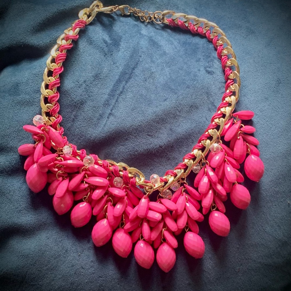 Beautiful pink statement necklace😍